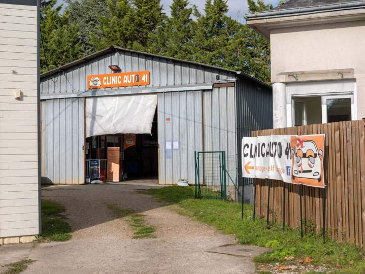 Devanture garage Saint-Gervais-la-Forêt